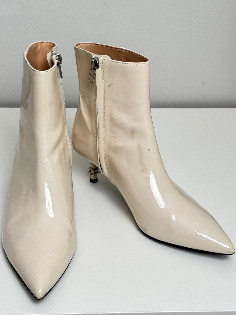 COACH Jewel Bootie G5188 Patent Leather Pointed Toe Kitten Heel Chalk 8B